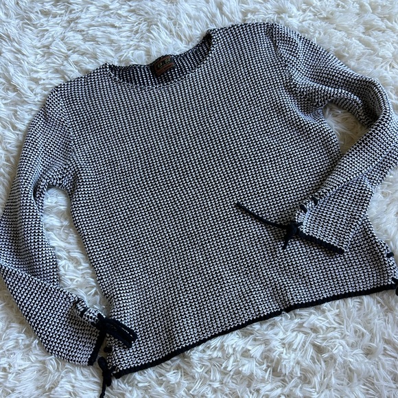 Sweaters - Greek Fisherman’s knit black and white long sleeve sweater size XS